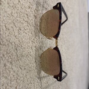 Stylish Tortoiseshell Sunglasses
